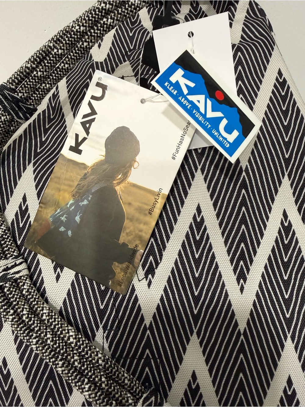 Kavu Mini Rope Sling Black White Zig Zag - 2 Side Pockets + Front Cell Pockets - Picture 2 of 6